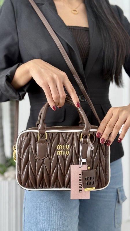 شنطة - Miu Miu كولتي ماستر/ شامل علبة الشركة