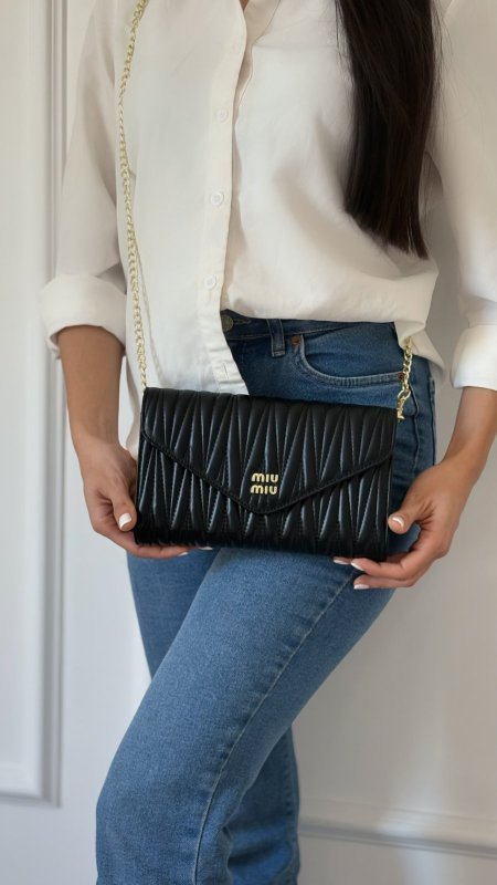 كلاتش Miu Miu - شامل علبة