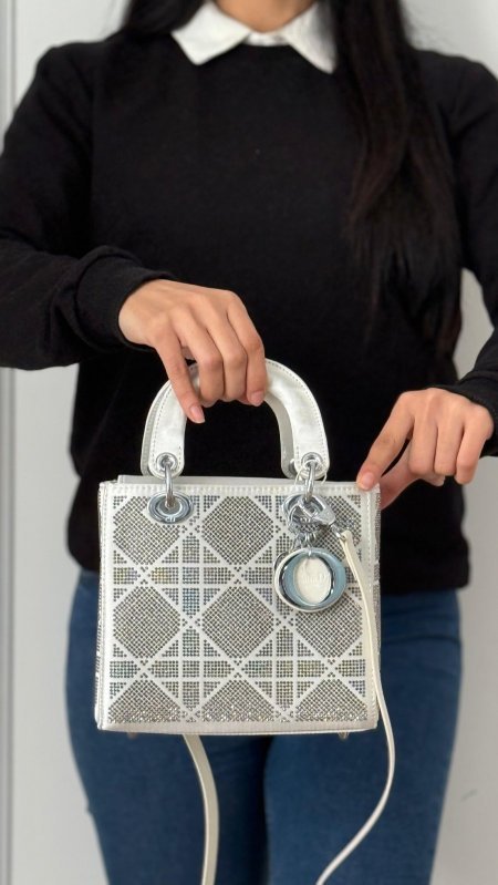 ابيض كرستال